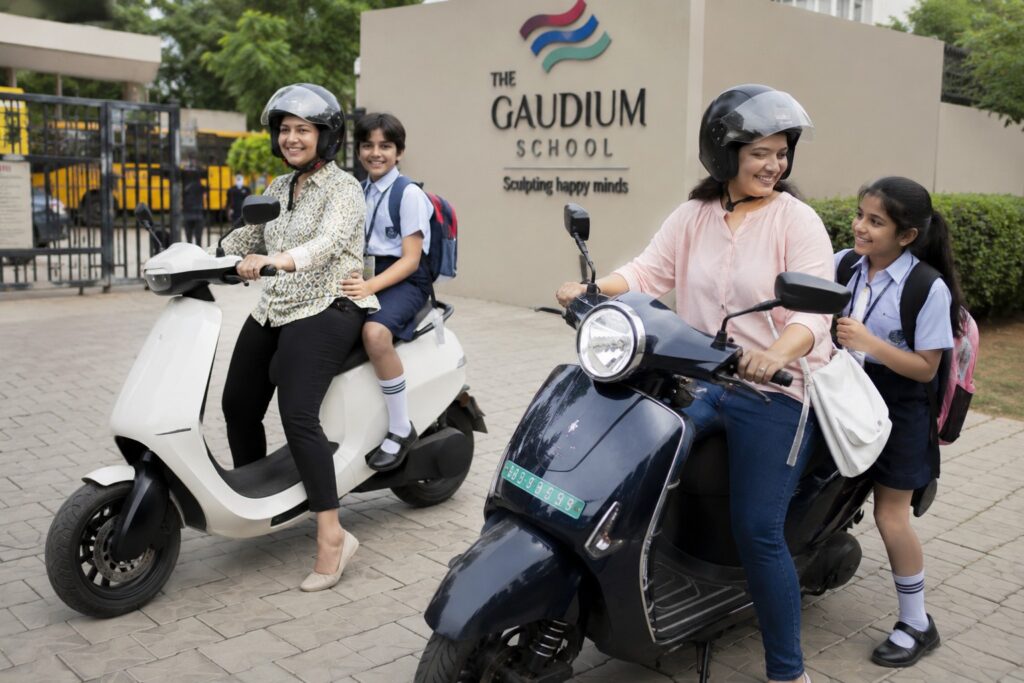 ಪೆಟ್ರೋಲ್ ಬೆಲೆ ಏರಿಕೆ ಎಫೆಕ್ಟ್: ಭಾರತದಲ್ಲಿ EV ವಾಹನಗಳ ಮಾರಾಟದಲ್ಲಿ ಹೊಸ ದಾಖಲೆ! EV Sales India 2026